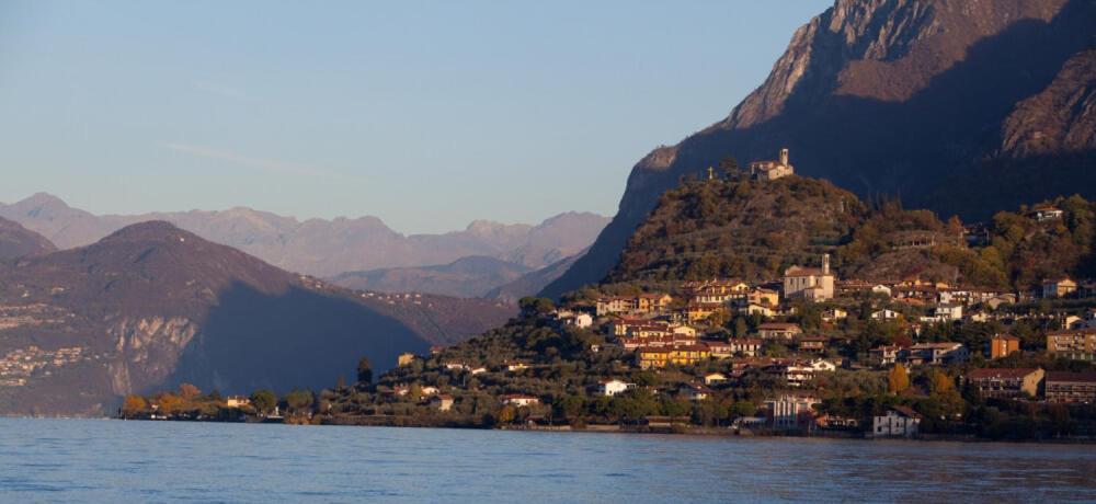 Casa Madali' - Nel Borgo Apartment Marone Bagian luar foto
