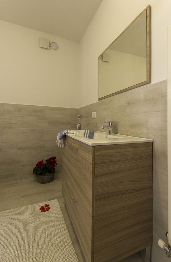 Casa Madali' - Nel Borgo Apartment Marone Bagian luar foto