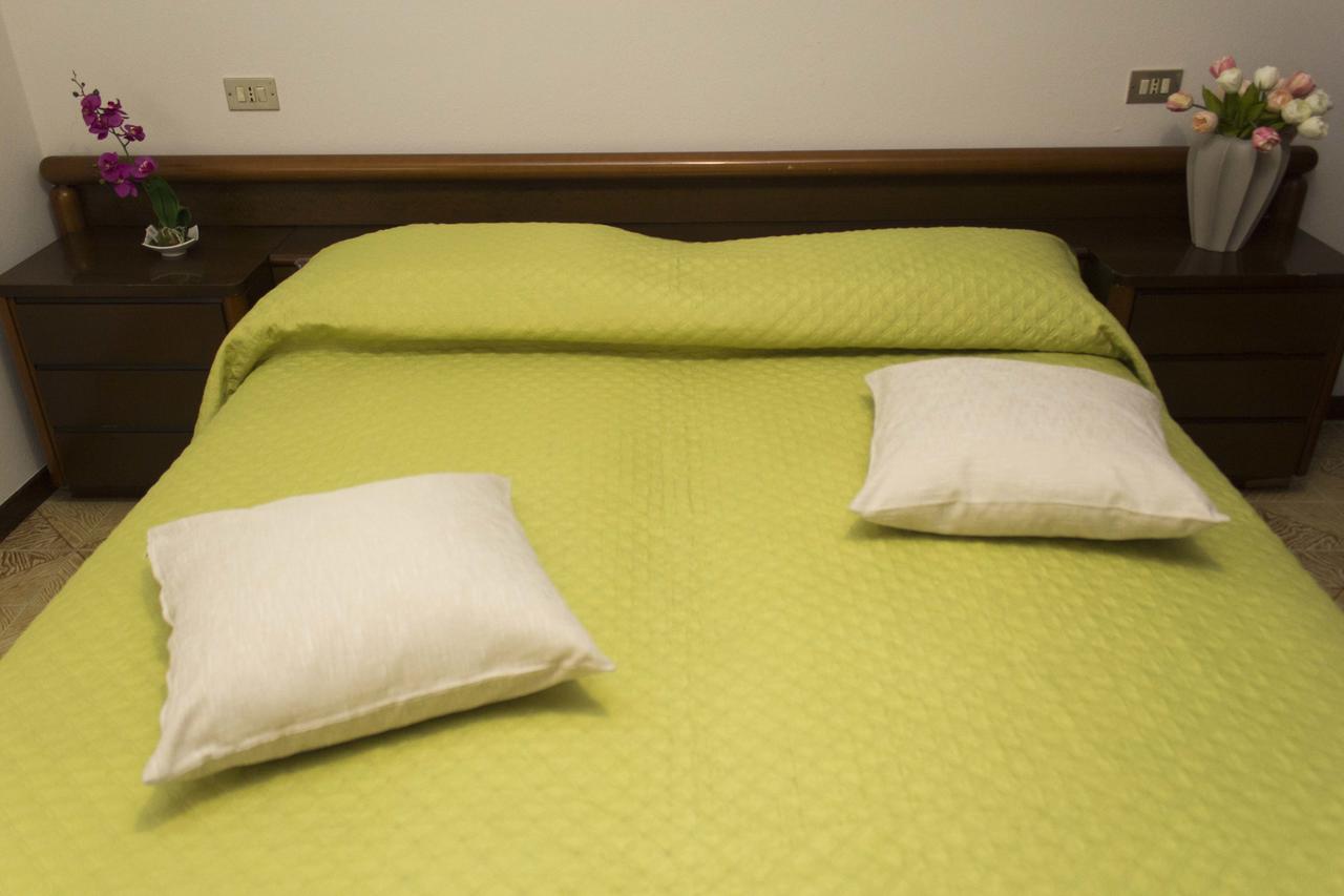 Casa Madali' - Nel Borgo Apartment Marone Bagian luar foto