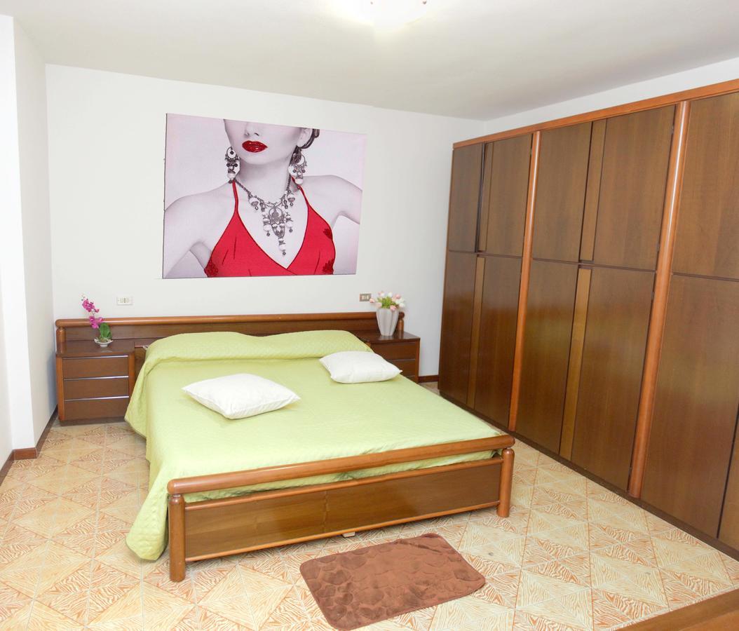 Casa Madali' - Nel Borgo Apartment Marone Bagian luar foto