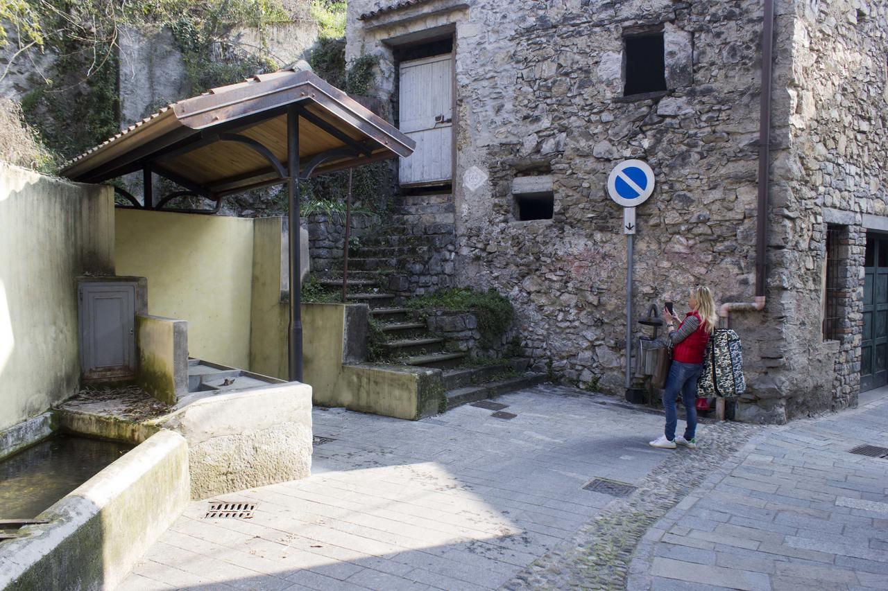 Casa Madali' - Nel Borgo Apartment Marone Bagian luar foto