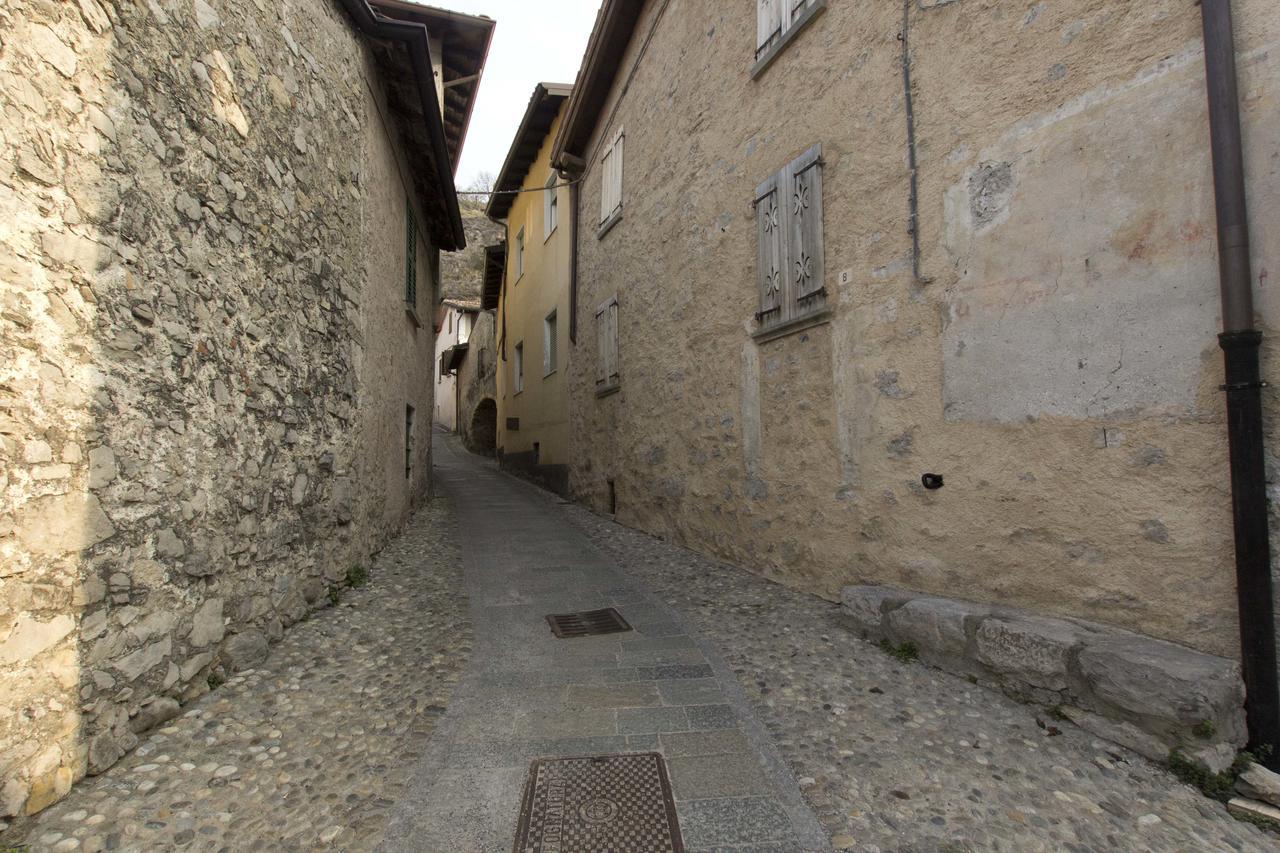 Casa Madali' - Nel Borgo Apartment Marone Bagian luar foto